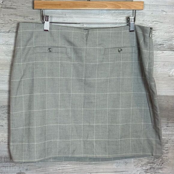 Banana Republic Dresses & Skirts - Banana Republic Light Gray Checkered Mini Skirt